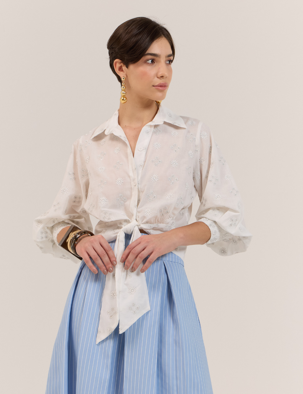Camisa Off White Bordada com Amarração