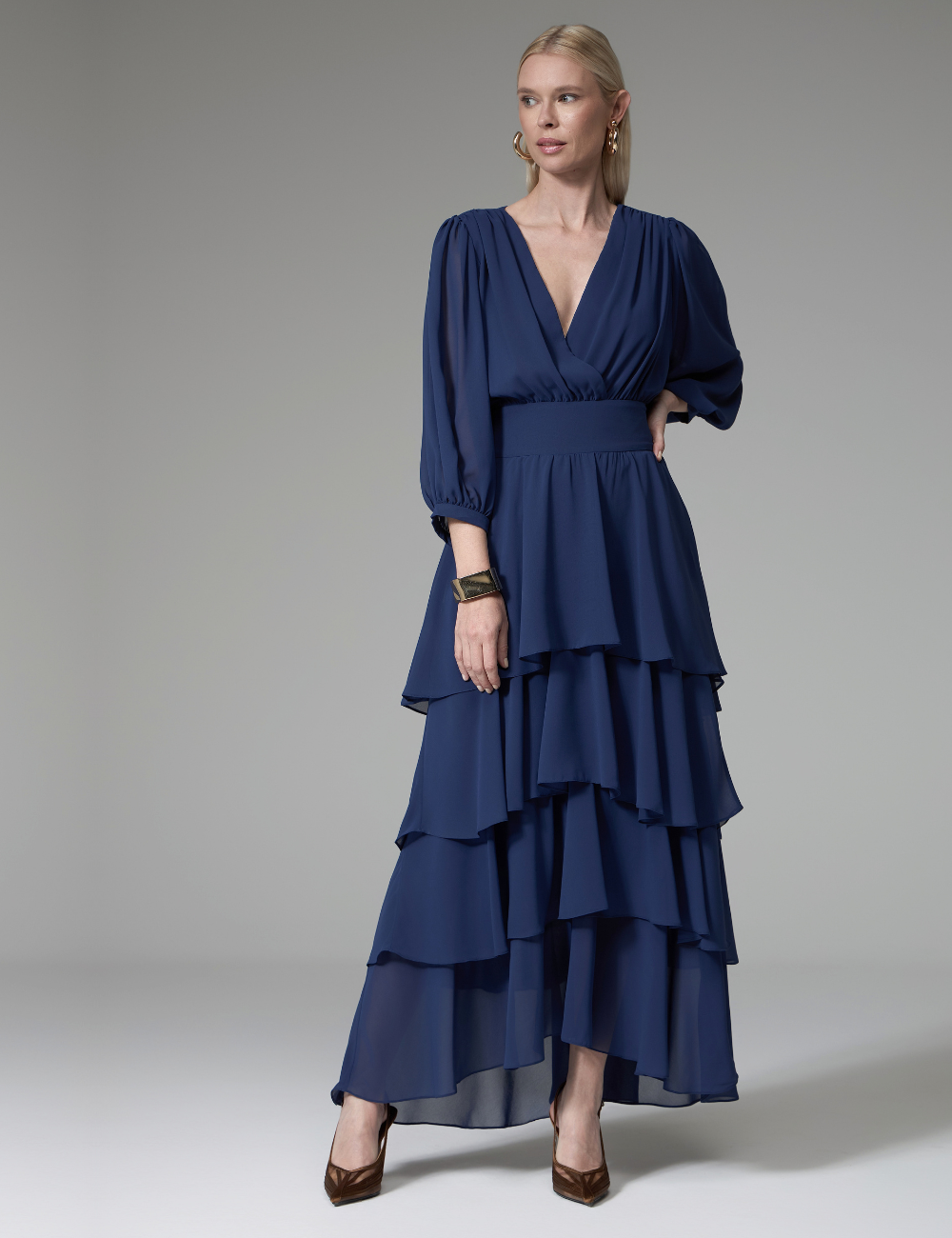 Vestido Longo Marinho com Babados em Camadas