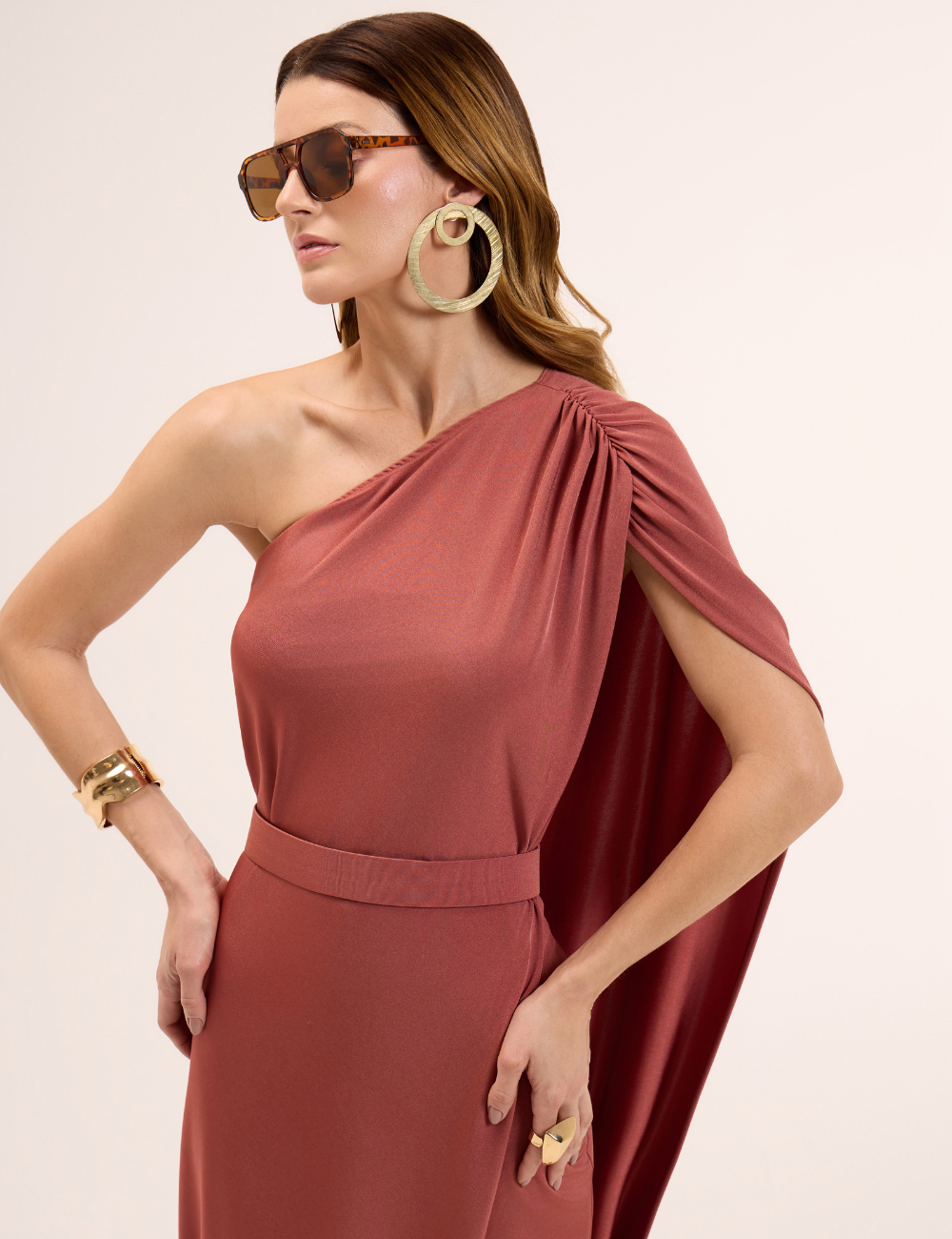 Vestido Midi Caramelo com Capa