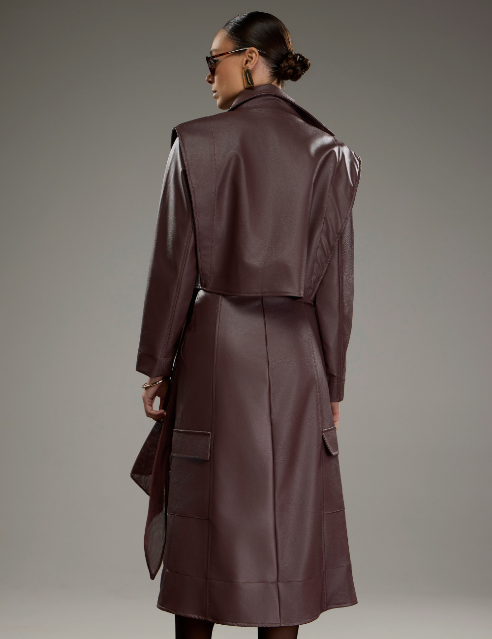 Jaqueta Cropped Marrom em Material Sintético