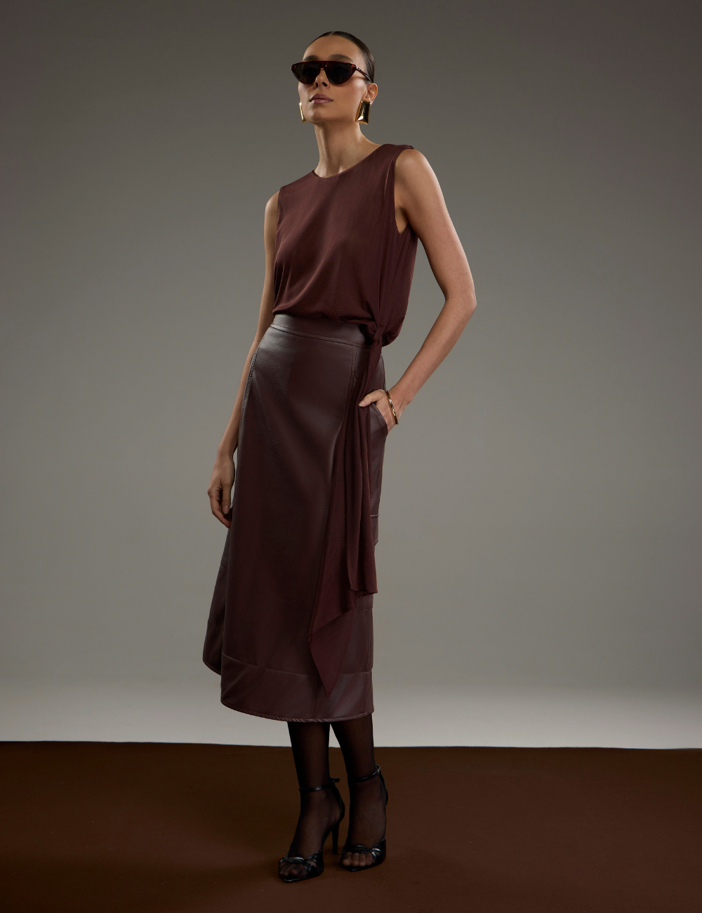 Saia Midi Marrom em Material Sintético