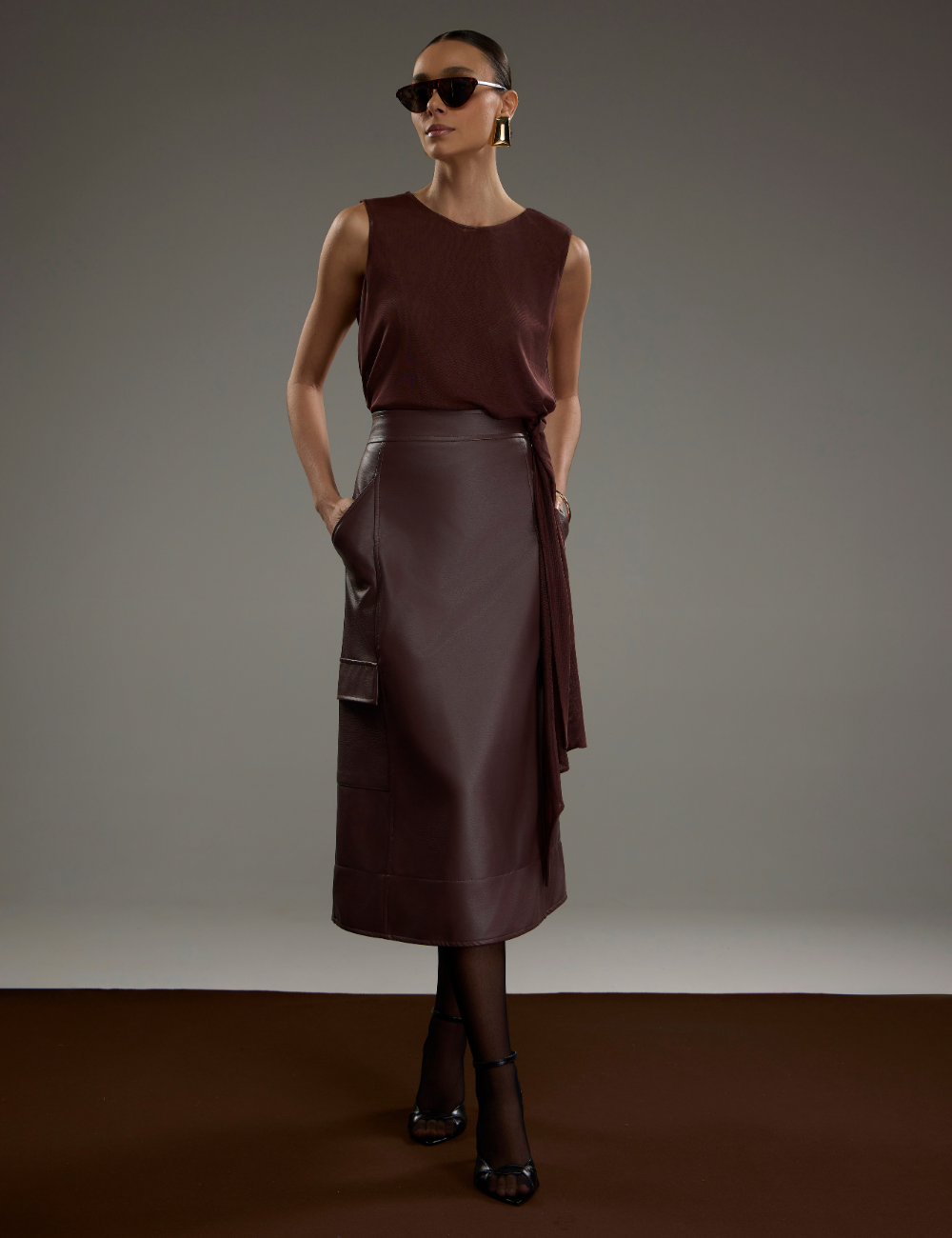 Saia Midi Marrom em Material Sintético