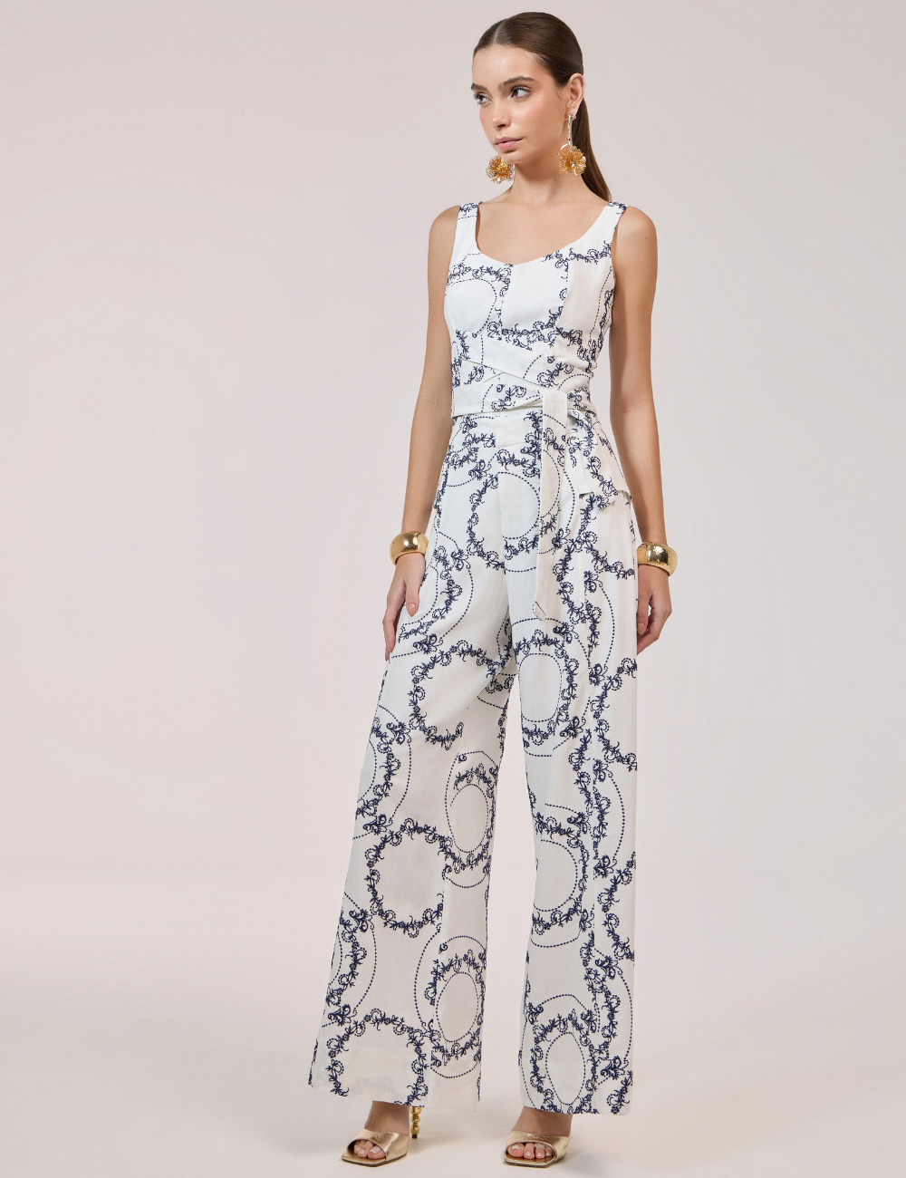 Conjunto Off White com Bordados Circulares