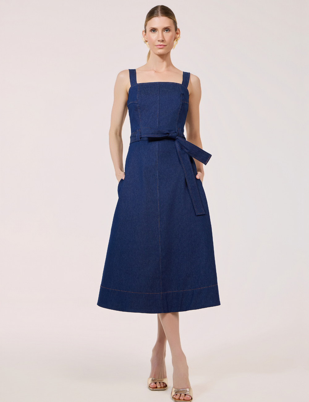 Vestido Midi Evasê Jeans com Faixa