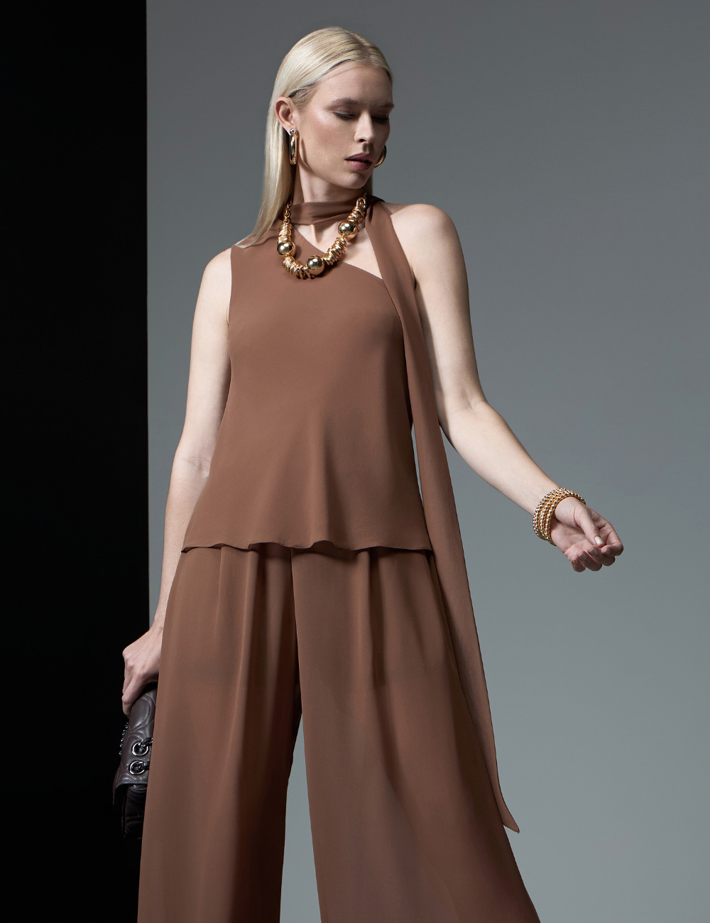 Blusa Marrom com Faixa