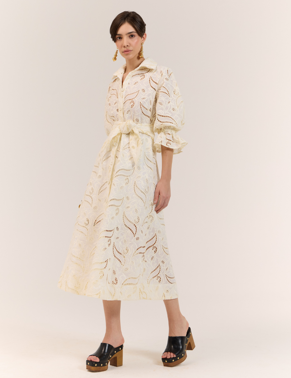 Chemise Midi Off White com Bordados Vazados