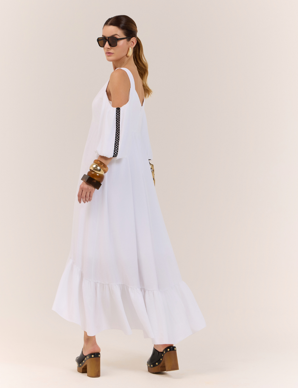 Vestido Mullet Off White com Detalhe em Renda