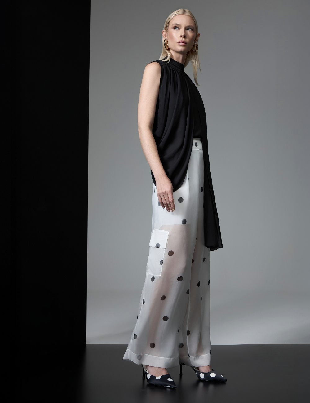 Calça de Poás Off White com Bolsos