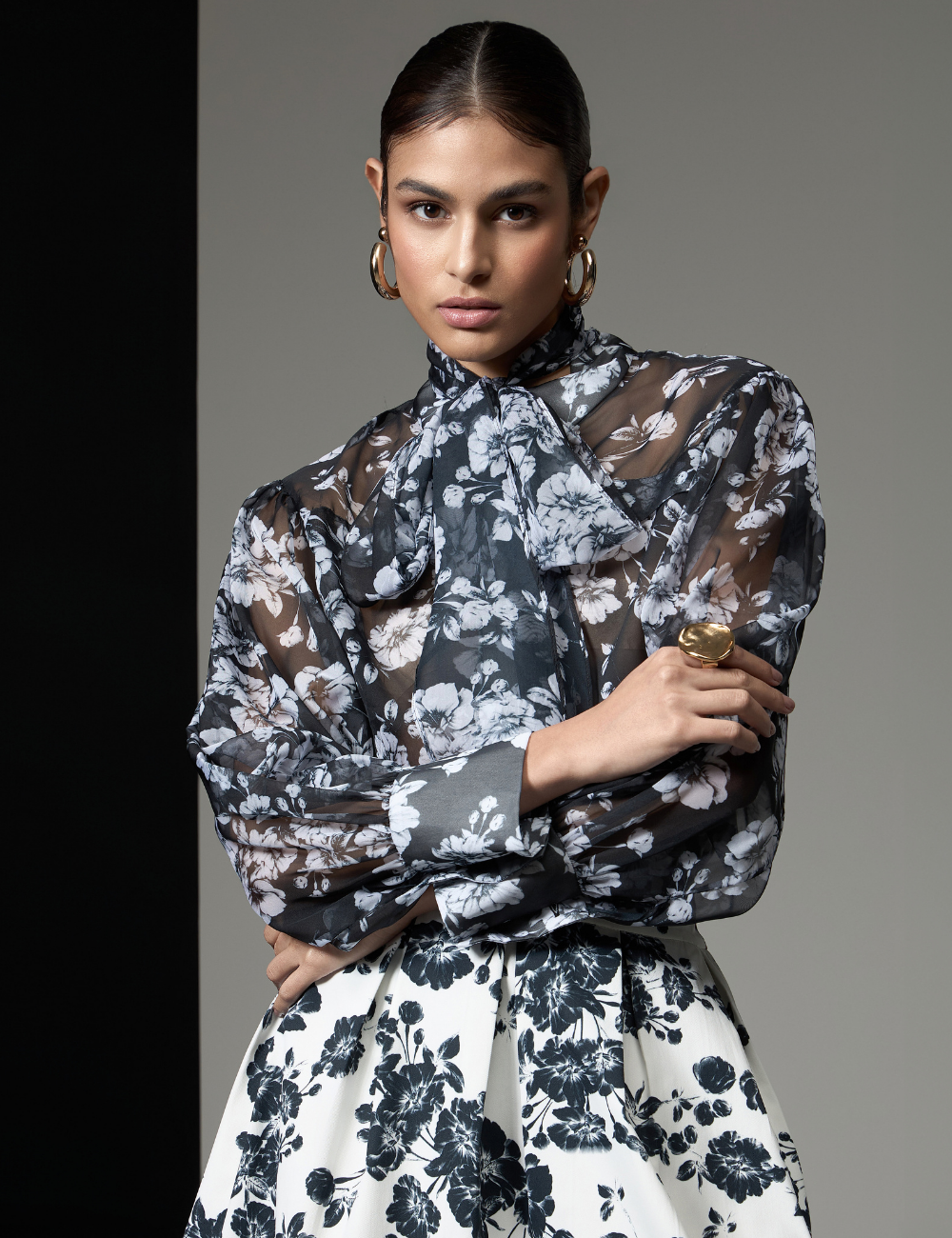 Camisa Floral Preta com Amarração