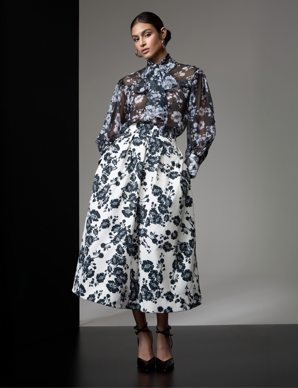 Camisa Floral Preta com Amarração