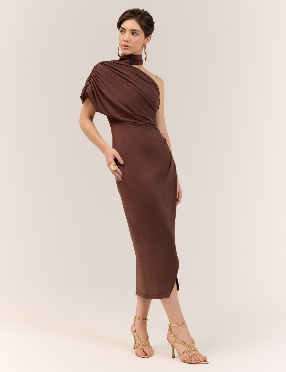 Vestido Midi Marrom com Gola