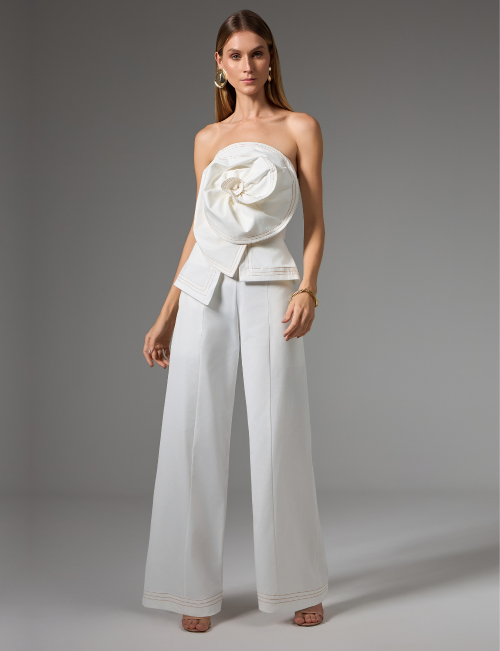 Conjunto Off White com Maxi Flor