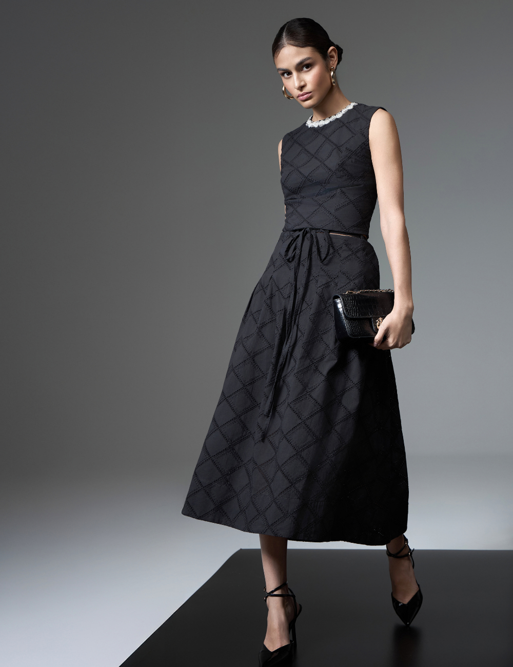 Conjunto Preto com Bordados e Pérolas