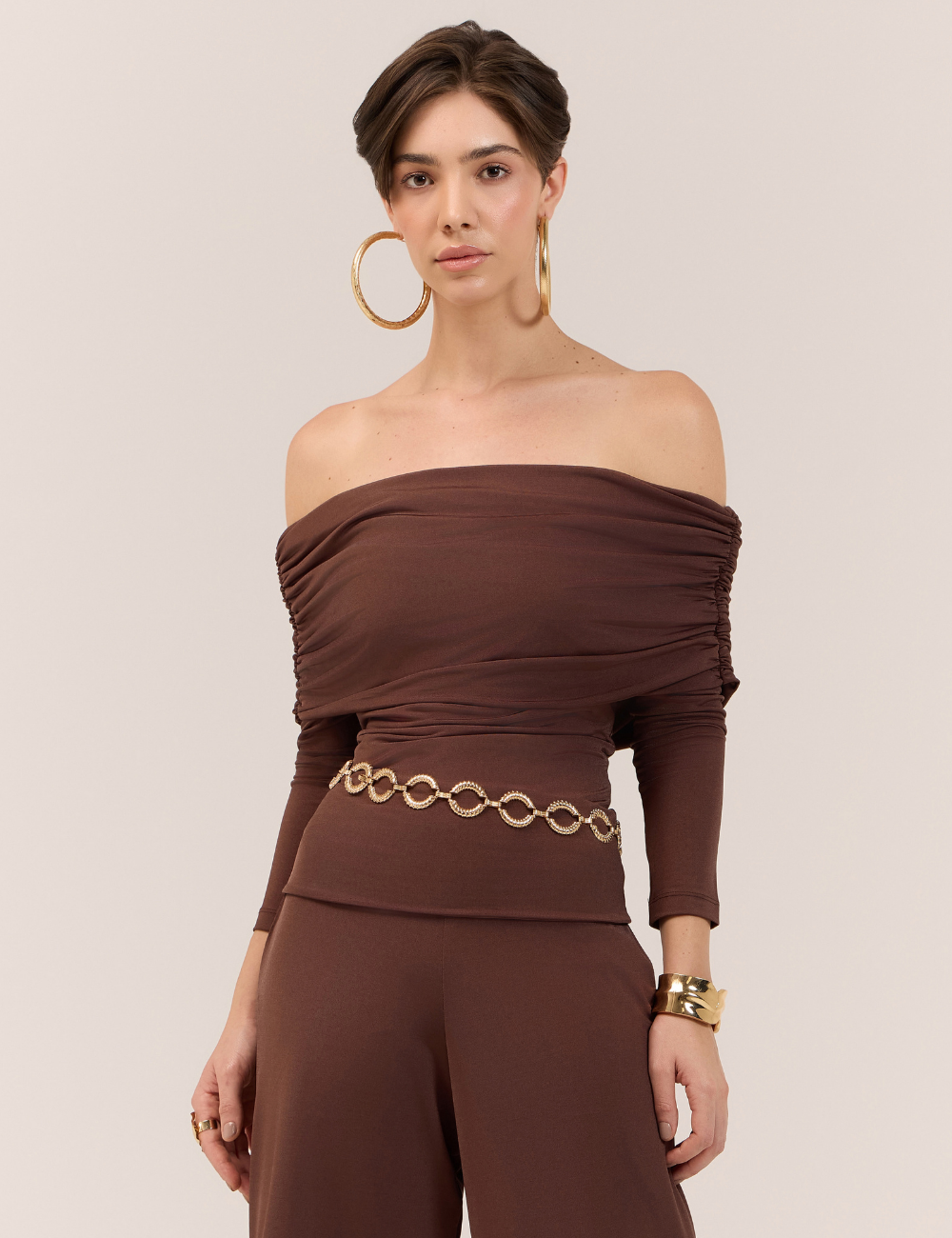 Blusa Marrom Ombro a Ombro em Jersey