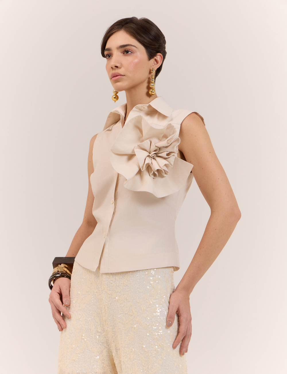 Camisa Bege com Maxi Flor