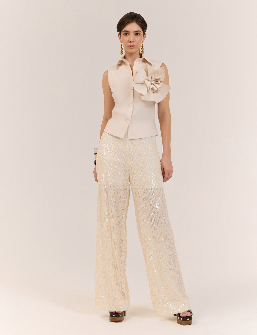 Camisa Bege com Maxi Flor