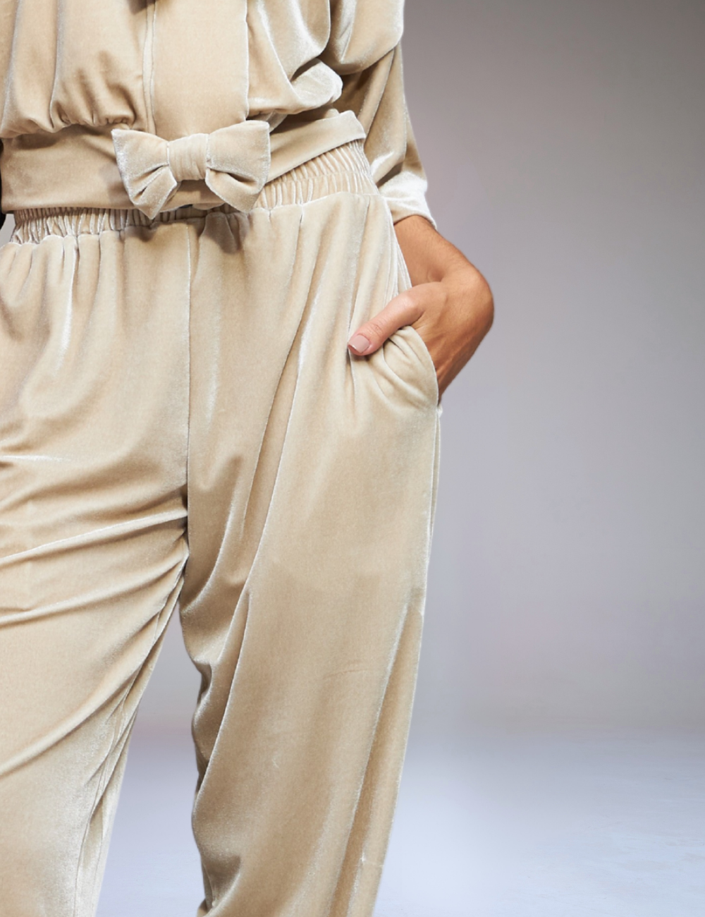 Calça Jogger Bege em Veludo