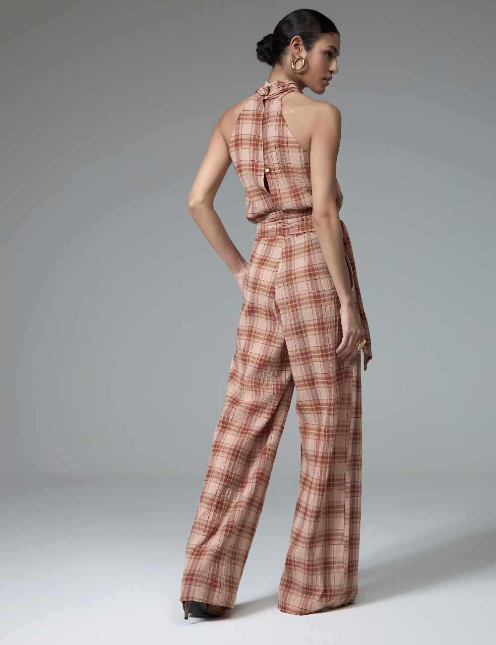 Macacão Marrom Xadrez com Faixa