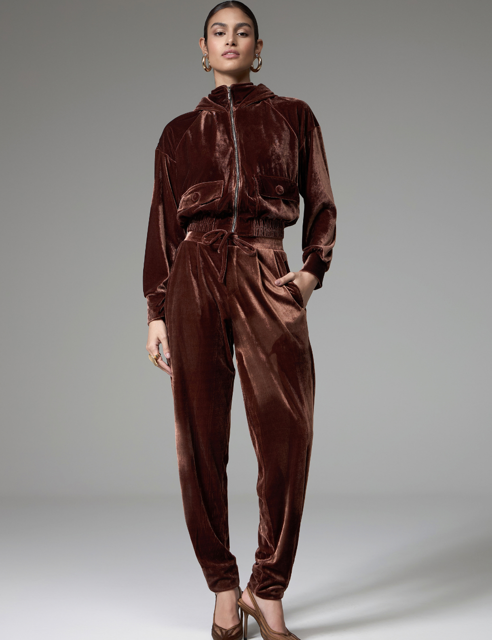 Conjunto Marrom em Veludo