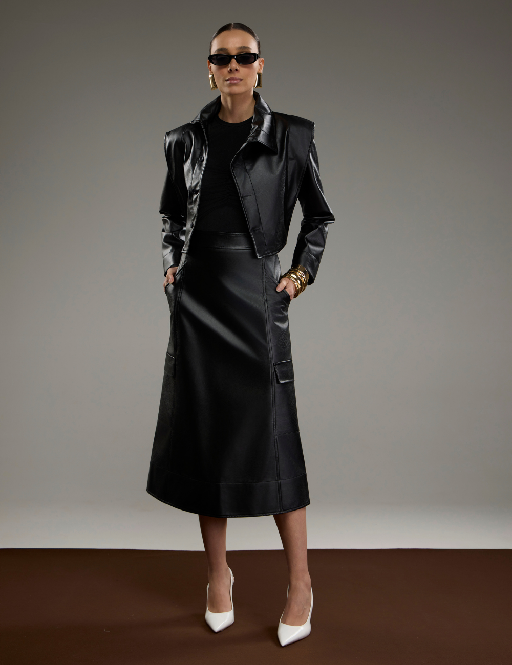 Jaqueta Cropped Preta em Material Sintético