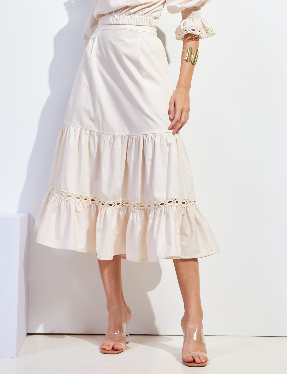 Saia Midi Bege com Detalhe em Renda