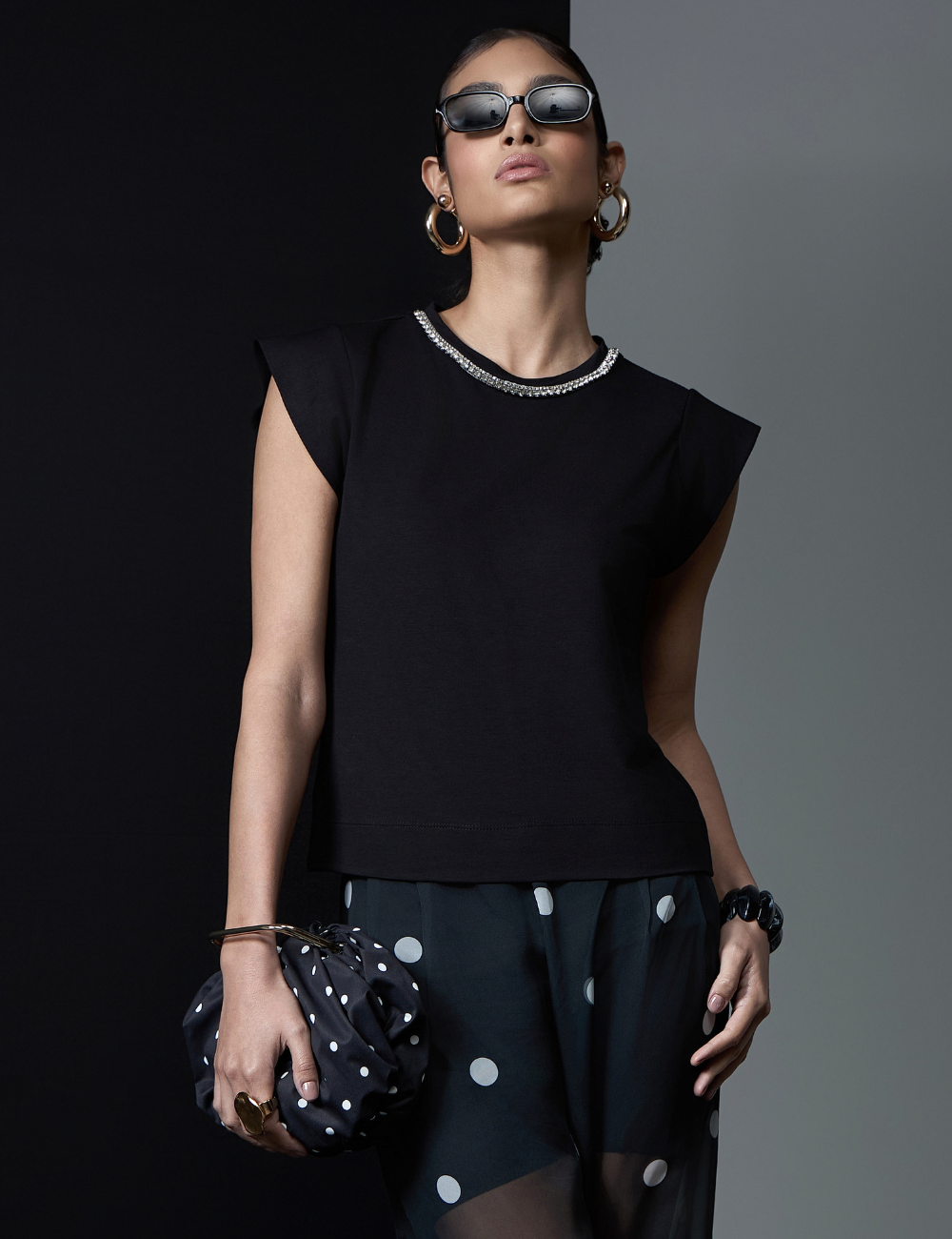 T-Shirt Preta com Strass